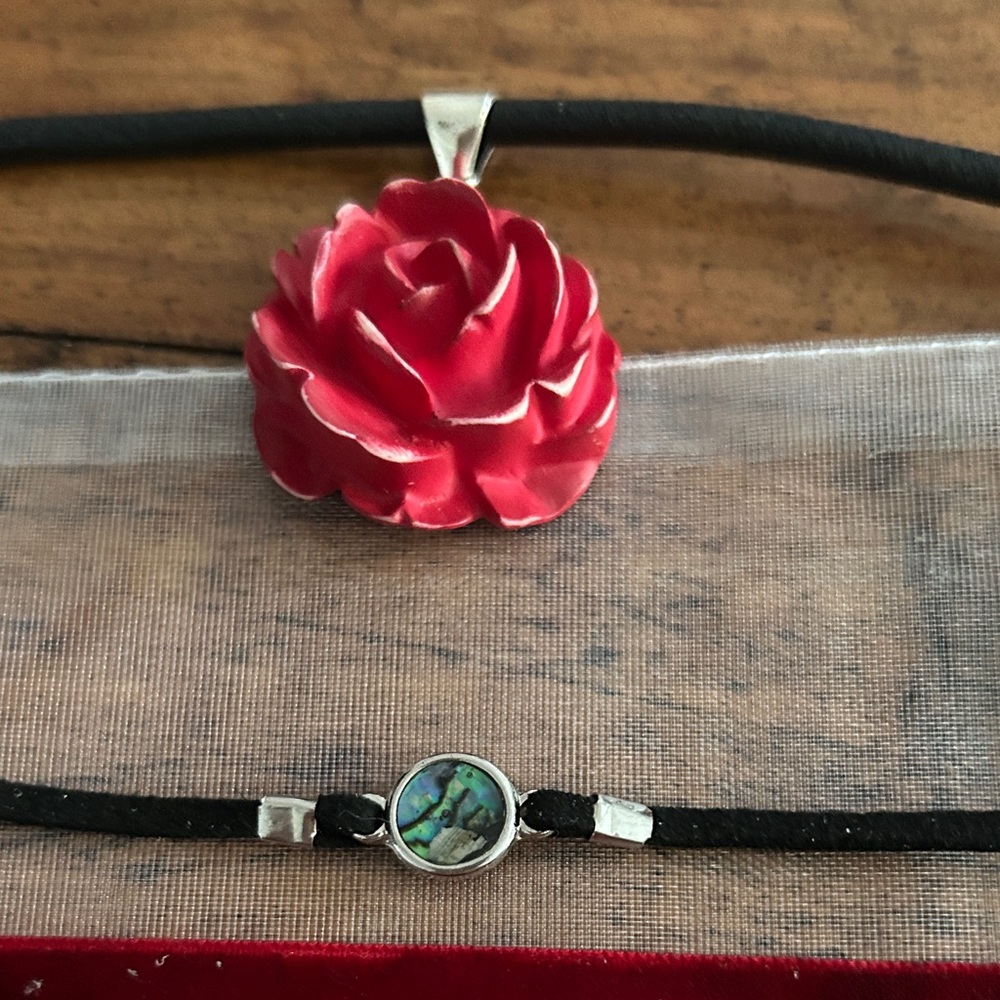Vintage‎ 70’s Red Velvet Choker Necklace with Rose Pendant - Picture 6 of 6